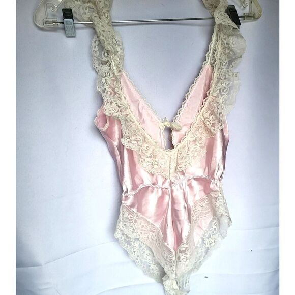 Vintage Lacy Ruffle Pink Juliana Teddy Made in USA Lace M - Picture 1 of 4